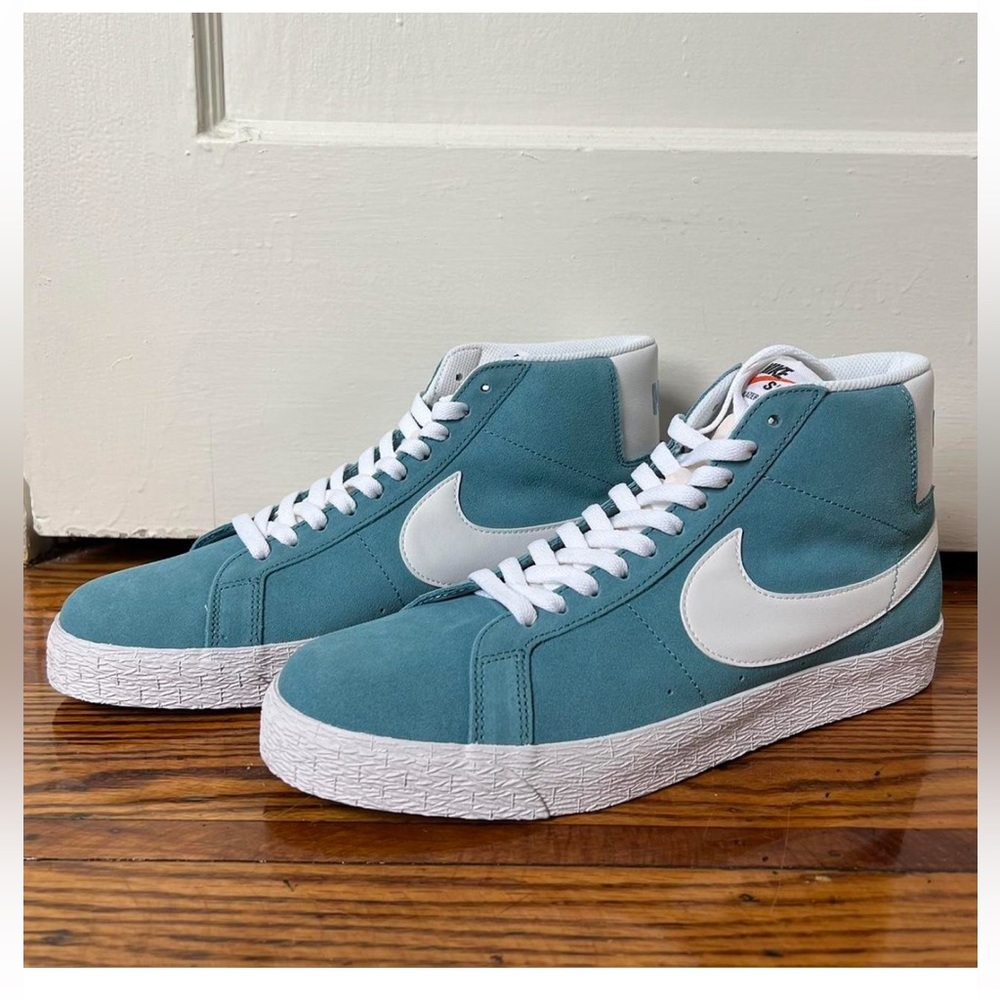 Nike SB Zoom Blazer Mid
Men’s size 10
cerulean blue
New with box